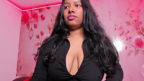 Snapshot of thais_waldrof chatting on 02.16.25 Andreina online show from 02.16.25