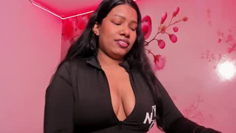 Snapshot of thais_waldrof chatting on 02.16.25 Andreina online show from 02.16.25