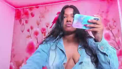 Snapshot of thais_waldrof chatting on 02.18.25 Andreina online show from 02.18.25