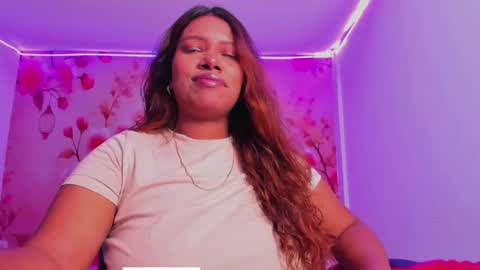 Snapshot of thais_waldrof chatting on 09.23.25 Andreina online show from 09.23.25