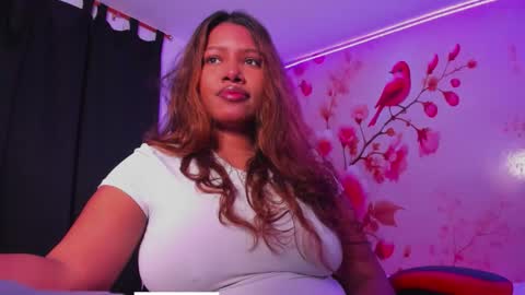 Snapshot of thais_waldrof chatting on 09.24.25 Andreina online show from 09.24.25