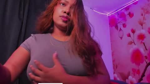 Snapshot of thais_waldrof chatting on 10.02.25 Andreina online show from 10.02.25