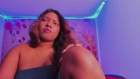 Snapshot of thais_waldrof chatting on 10.04.25 Andreina online show from 10.04.25