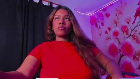 Snapshot of thais_waldrof chatting on 10.13.25 Andreina online show from 10.13.25