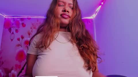 Snapshot of thais_waldrof chatting on 10.15.25 Andreina online show from 10.15.25