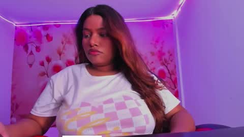 Snapshot of thais_waldrof chatting on 10.23.25 Andreina online show from 10.23.25