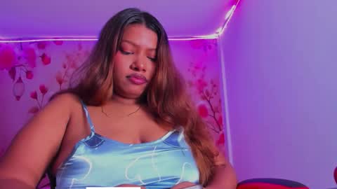 Snapshot of thais_waldrof chatting on 10.28.25 Andreina online show from 10.28.25