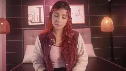 Snapshot of thalia_karlson chatting on 11.14.25 Thalia online show from 11.14.25