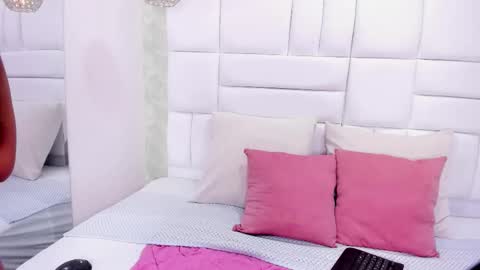 Thalia Nichols online show from 02.01.26