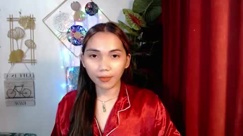 Snapshot of thalia_sunshine chatting on 12.17.25 Thalia online show from 12.17.25