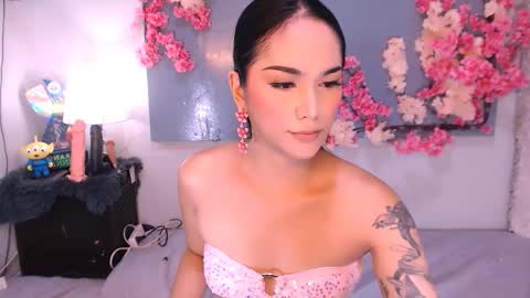 Snapshot of thalia_venture chatting on 10.05.25 Thalia online show from 10.05.25