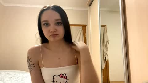 Snapshot of thaliakuchem chatting on 02.12.26 Yumi online show from 02.12.26