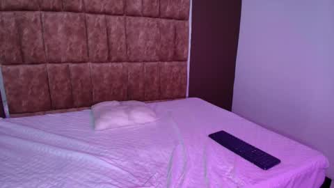 Snapshot of thamara_angells chatting on 10.25.25 Thamara online show from 10.25.25