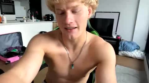 liammlust online show from 12.21.25