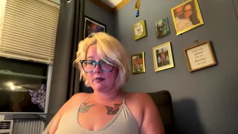 thatgrl324 online show from 09.23.25