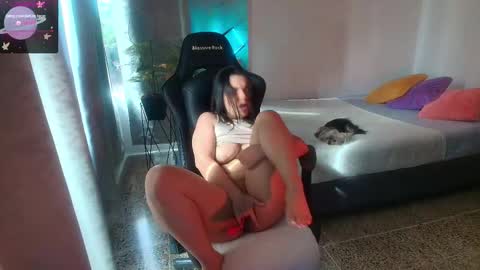 Snapshot of thays_mawakye01 chatting on 10.27.25 Paola online show from 10.27.25