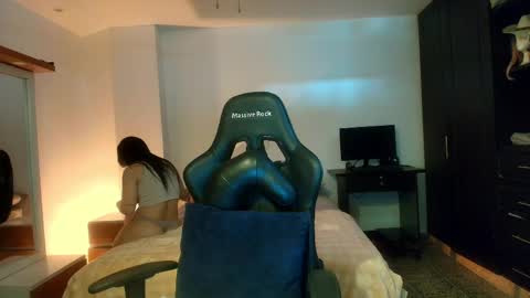Snapshot of thays_mawakye01 chatting on 05.14.26 Paola online show from 05.14.26