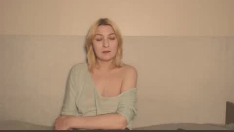 Snapshot of the_basic_instinctt chatting on 11.13.25 Eva online show from 11.13.25