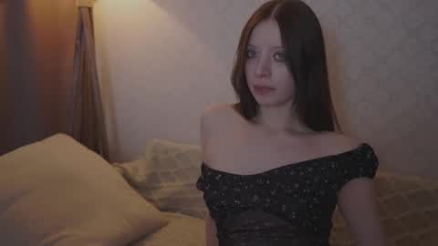 EllaLyn online show from 11.14.25