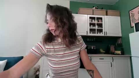Mia online show from 09.21.25