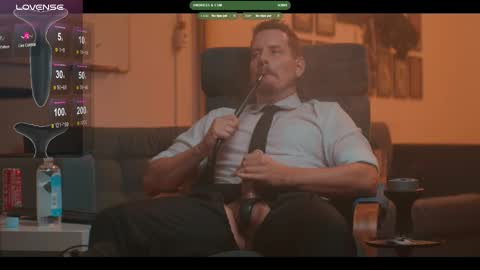 Snapshot of the_dilf chatting on 10.11.25 The DILF - online show from 10.11.25