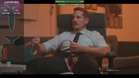 Snapshot of the_dilf chatting on 10.17.25 The DILF - online show from 10.17.25