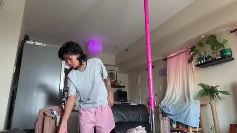 Snapshot of the_emmarouge chatting on 09.19.25 the_emmarouge online show from 09.19.25