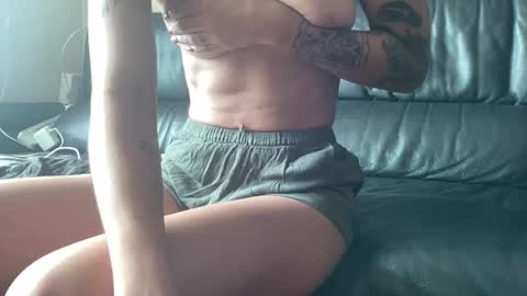 Snapshot of the_emmarouge chatting on 10.02.25 the_emmarouge online show from 10.02.25