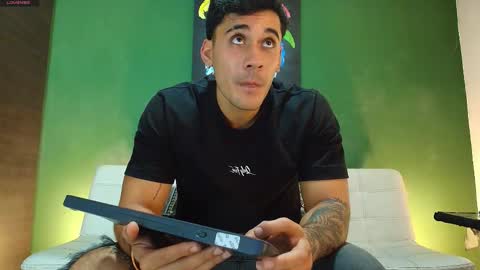 SCOTT  THEO  KAMERON  GENDERSON online show from 11.28.25