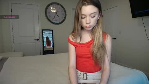Snapshot of the_hotties chatting on 04.24.26 the_hotties online show from 04.24.26