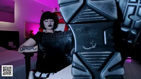 Snapshot of the_inamorata chatting on 10.06.25 Goddess Misha online show from 10.06.25