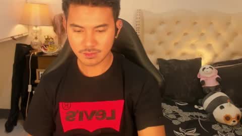 Snapshot of the_killian_jones chatting on 10.12.25 ken online show from 10.12.25