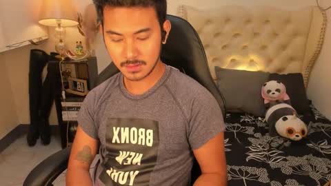 Snapshot of the_killian_jones chatting on 10.27.25 ken online show from 10.27.25