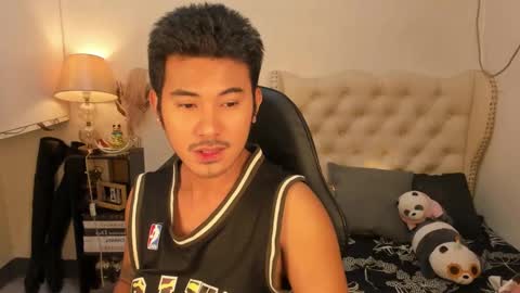 Snapshot of the_killian_jones chatting on 11.02.25 ken online show from 11.02.25