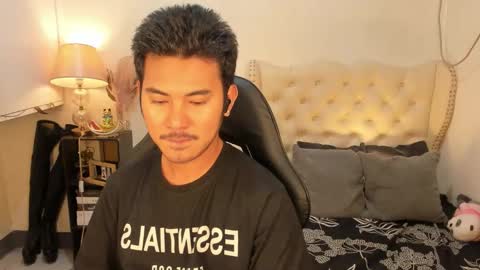 Snapshot of the_killian_jones chatting on 11.04.25 ken online show from 11.04.25