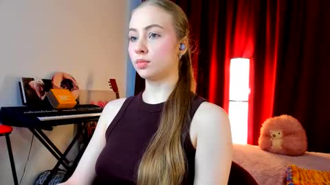 Ally    STREAMING ON TWITCH NOW Check my Twitter for updates online show from 11.10.25