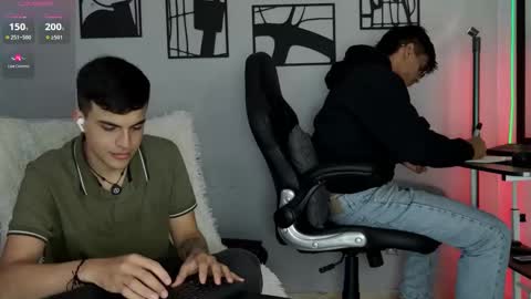 Snapshot of the_suite_boys chatting on 03.19.26 Damian and Nico online show from 03.19.26