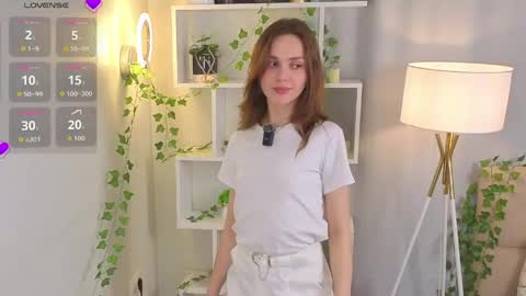 Snapshot of the_truewoman_show chatting on 06.08.26 My name is Cynthia and Im very happy to see you in my sweet room online show from 06.08.26