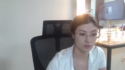 Snapshot of theapearl chatting on 06.30.26 theapearl online show from 06.30.26