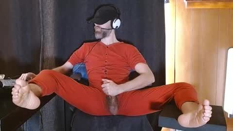 Snapshot of thebarefootgamer chatting on 01.12.25 Blue and Red online show from 01.12.25