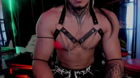 Snapshot of thebeastmaster_ chatting on 02.06.26 the beast master online show from 02.06.26