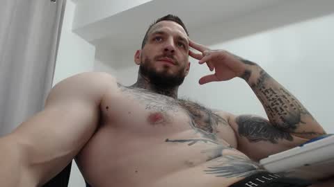 Snapshot of thebestmuscles chatting on 11.08.25 John online show from 11.08.25