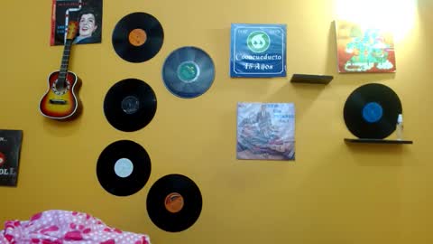 Snapshot of thecatsweet833 chatting on 12.02.25 DAMIAN online show from 12.02.25