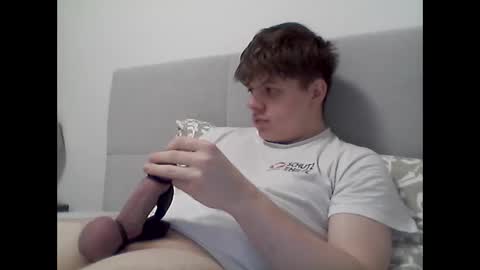 Snapshot of thecuteguy144949 chatting on 02.09.25 thecuteguy144949 online show from 02.09.25