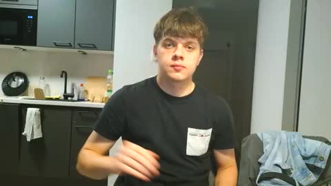 Snapshot of thecuteguy144949 chatting on 10.31.25 thecuteguy144949 online show from 10.31.25