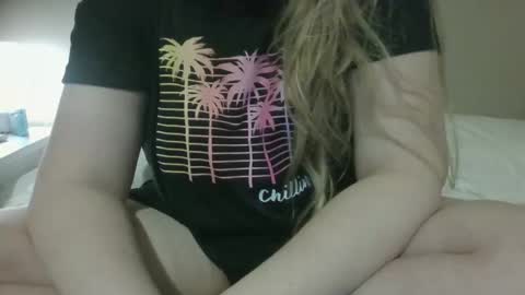 Snapshot of thedancingalien chatting on 01.06.25 Kassandra Grant online show from 01.06.25