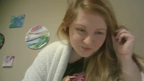 Snapshot of thedancingalien chatting on 01.07.25 Kassandra Grant online show from 01.07.25