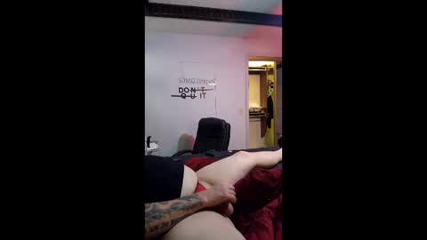 Snapshot of theejerbear1983 chatting on 04.12.26 theejerbear1983 online show from 04.12.26