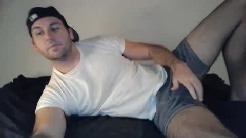 Snapshot of theetwohander chatting on 11.13.25 Theetwohander online show from 11.13.25