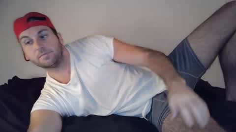 Snapshot of theetwohander chatting on 11.16.25 Theetwohander online show from 11.16.25